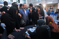 بازدید لاریجانی از حوزه انتخابی درمسجد رسول نازي‌آباد